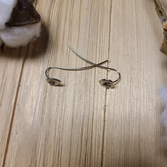 Super Cute Calily Earrings in SILVER plating - Picture 8 of 9